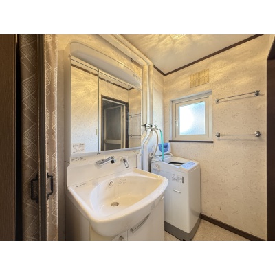 釧路市武佐２丁目　２世帯型中古戸建 内観