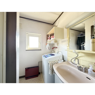 釧路市武佐２丁目　２世帯型中古戸建 内観